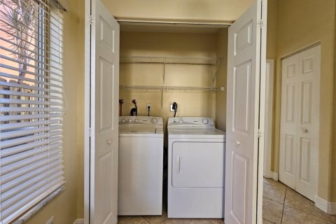 House in Miami, Florida 3 bedrooms, 177.26 sq.m. № 1994168 - photo 21