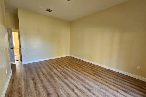 House in Miami, Florida 3 bedrooms, 177.26 sq.m. № 1994168 - photo 14