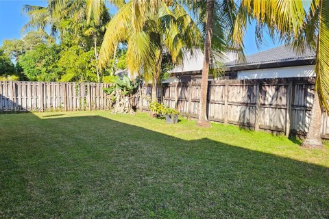 House in Miami, Florida 3 bedrooms, 177.26 sq.m. № 1994168 - photo 22