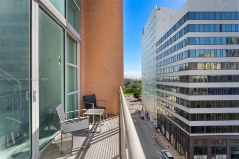 Condo in Miami, Florida, 1 bedroom  № 1691249 - photo 19