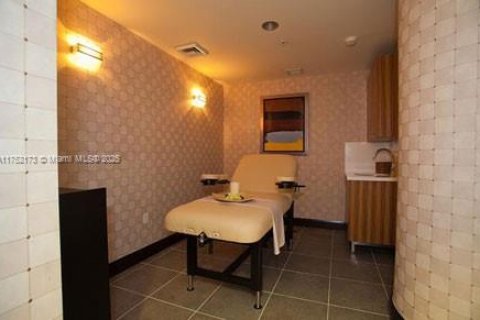 Condo in Miami, Florida, 1 bedroom  № 1691249 - photo 29