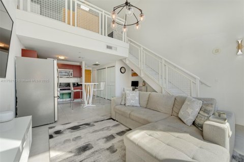 Condo in Miami, Florida, 1 bedroom  № 1691249 - photo 4