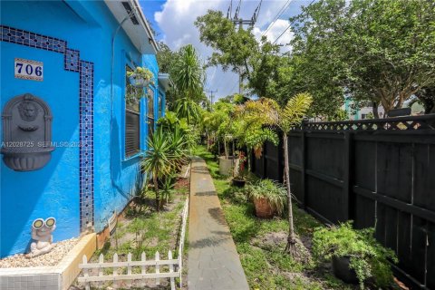 House in Hollywood, Florida 3 bedrooms, 160.44 sq.m. № 2077848 - photo 3