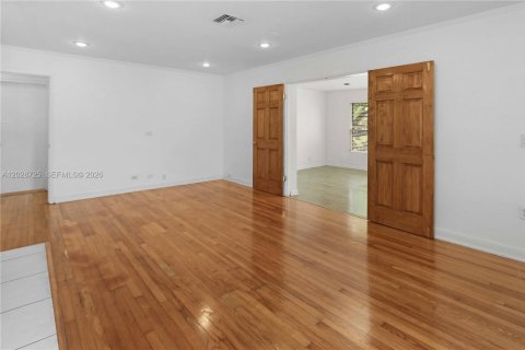 House in Hollywood, Florida 3 bedrooms, 160.44 sq.m. № 2077848 - photo 8
