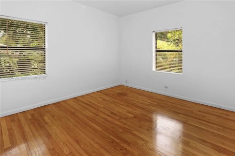 House in Hollywood, Florida 3 bedrooms, 160.44 sq.m. № 2077848 - photo 21