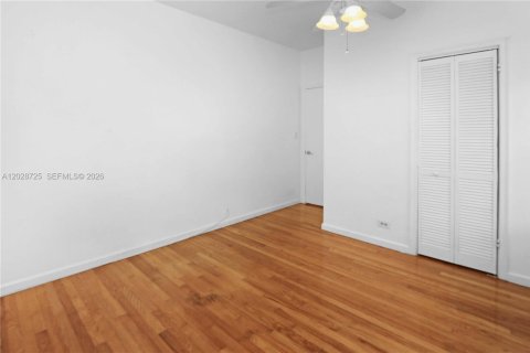 House in Hollywood, Florida 3 bedrooms, 160.44 sq.m. № 2077848 - photo 22