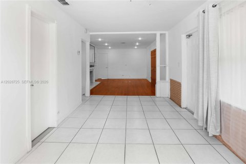 House in Hollywood, Florida 3 bedrooms, 160.44 sq.m. № 2077848 - photo 17