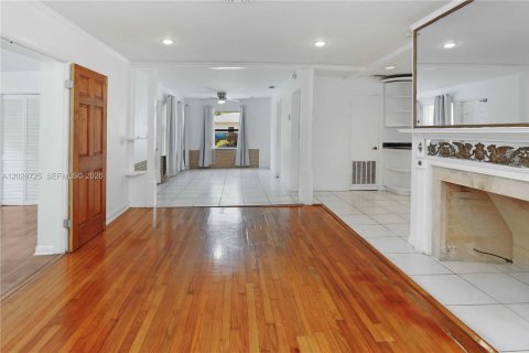 House in Hollywood, Florida 3 bedrooms, 160.44 sq.m. № 2077848 - photo 5