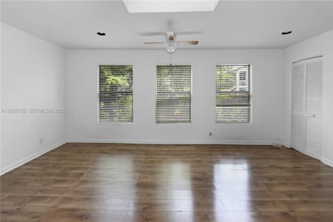 House in Hollywood, Florida 3 bedrooms, 160.44 sq.m. № 2077848 - photo 25