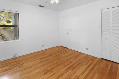 House in Hollywood, Florida 3 bedrooms, 160.44 sq.m. № 2077848 - photo 23