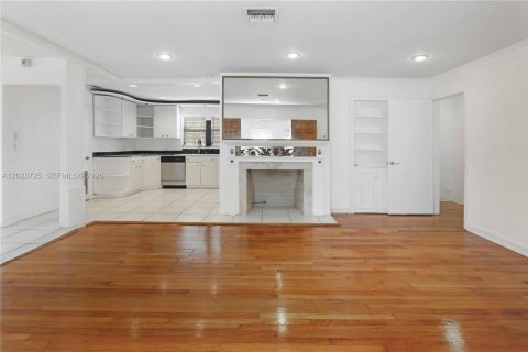 House in Hollywood, Florida 3 bedrooms, 160.44 sq.m. № 2077848 - photo 4
