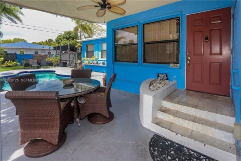 House in Hollywood, Florida 3 bedrooms, 160.44 sq.m. № 2077848