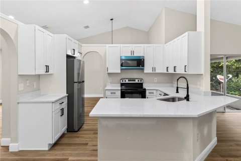 Villa ou maison à vendre à Deltona, Floride: 3 chambres, 163.51 m2 № 2287812 - photo 10
