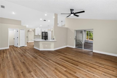 Villa ou maison à vendre à Deltona, Floride: 3 chambres, 163.51 m2 № 2287812 - photo 6