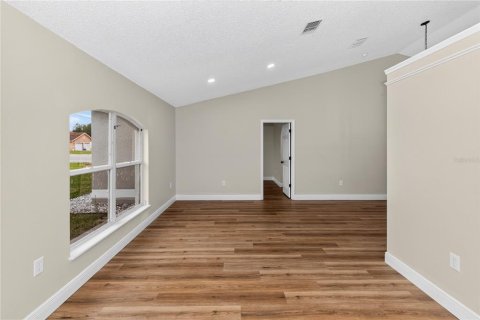Villa ou maison à vendre à Deltona, Floride: 3 chambres, 163.51 m2 № 2287812 - photo 7