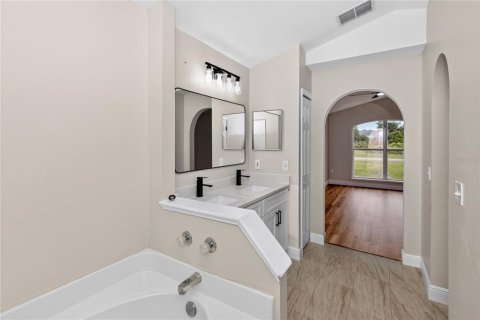 Villa ou maison à vendre à Deltona, Floride: 3 chambres, 163.51 m2 № 2287812 - photo 15