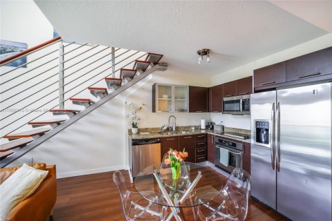 Condominio en venta en Miami, Florida, 1 dormitorio, 88.44 m2 № 1811598 - foto 2