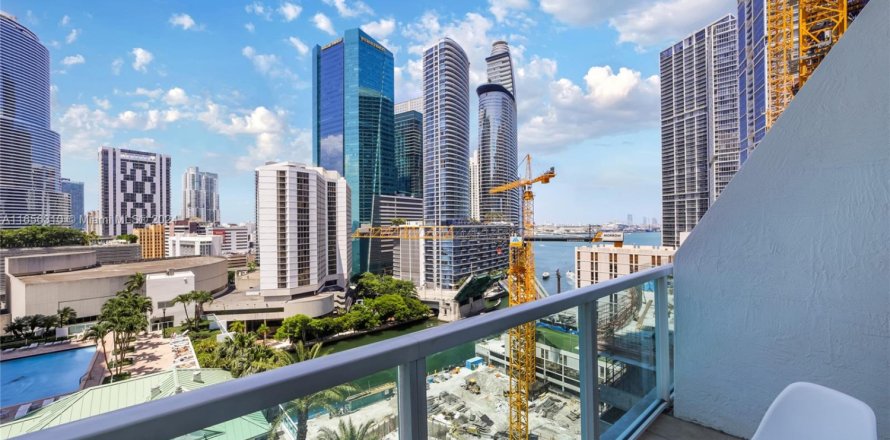 Condominio en Miami, Florida, 1 dormitorio  № 1811598