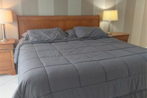 Condominio en alquiler en Miami Beach, Florida, 1 dormitorio, 104.14 m2 № 1958924 - foto 25