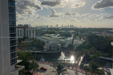 Condominio en alquiler en Miami Beach, Florida, 1 dormitorio, 104.14 m2 № 1958924 - foto 5