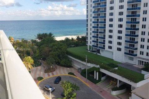 Condominio en alquiler en Miami Beach, Florida, 1 dormitorio, 104.14 m2 № 1958924 - foto 6