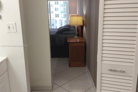 Condominio en alquiler en Miami Beach, Florida, 1 dormitorio, 104.14 m2 № 1958924 - foto 30