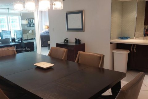 Condominio en alquiler en Miami Beach, Florida, 1 dormitorio, 104.14 m2 № 1958924 - foto 21
