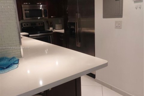 Condominio en alquiler en Miami Beach, Florida, 1 dormitorio, 104.14 m2 № 1958924 - foto 16