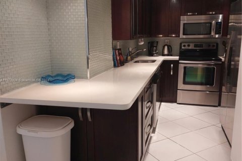 Condominio en alquiler en Miami Beach, Florida, 1 dormitorio, 104.14 m2 № 1958924 - foto 12