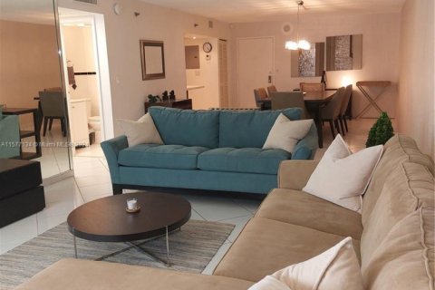 Condominio en alquiler en Miami Beach, Florida, 1 dormitorio, 104.14 m2 № 1958924 - foto 17