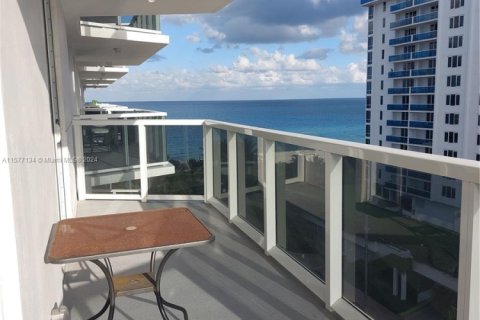 Condominio en alquiler en Miami Beach, Florida, 1 dormitorio, 104.14 m2 № 1958924 - foto 8