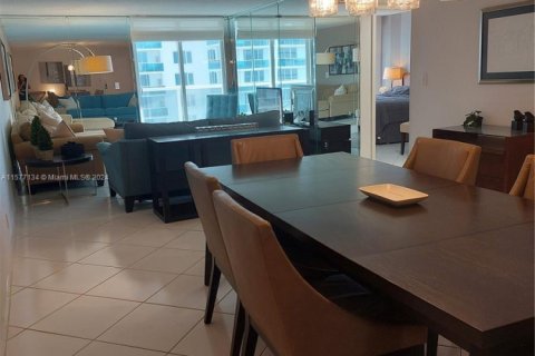 Condominio en alquiler en Miami Beach, Florida, 1 dormitorio, 104.14 m2 № 1958924 - foto 10