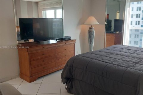 Condominio en alquiler en Miami Beach, Florida, 1 dormitorio, 104.14 m2 № 1958924 - foto 26