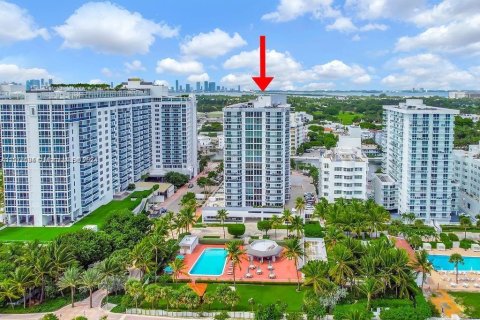 Condominio en alquiler en Miami Beach, Florida, 1 dormitorio, 104.14 m2 № 1958924 - foto 4