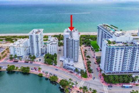 Condominio en alquiler en Miami Beach, Florida, 1 dormitorio, 104.14 m2 № 1958924 - foto 2