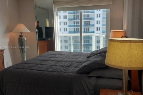 Condominio en alquiler en Miami Beach, Florida, 1 dormitorio, 104.14 m2 № 1958924 - foto 24