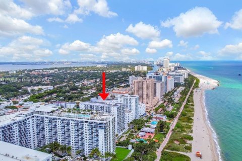 Condominio en alquiler en Miami Beach, Florida, 1 dormitorio, 104.14 m2 № 1958924 - foto 3
