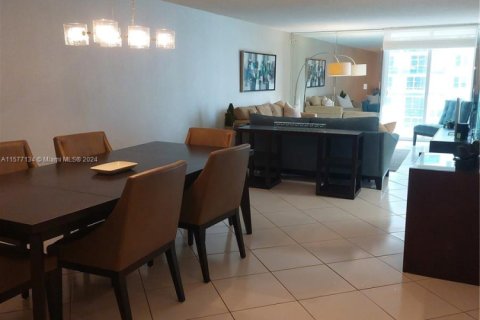 Condominio en alquiler en Miami Beach, Florida, 1 dormitorio, 104.14 m2 № 1958924 - foto 9