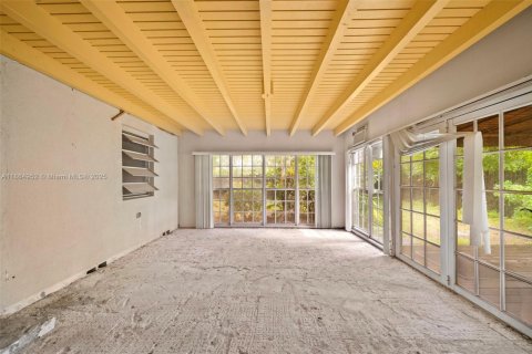 House in Miami, Florida 3 bedrooms, 176.14 sq.m. № 1893226 - photo 9