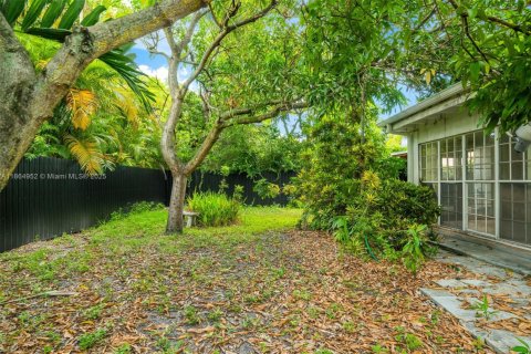 House in Miami, Florida 3 bedrooms, 176.14 sq.m. № 1893226 - photo 13