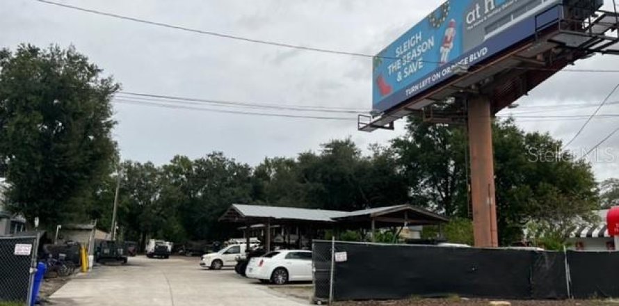 Propiedad comercial en Kissimmee, Florida 44.59 m2 № 714774