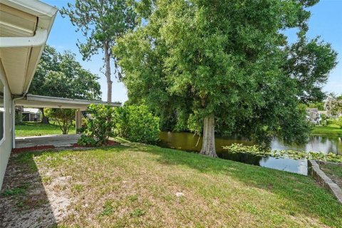 House in New Port Richey, Florida 3 bedrooms, 147.81 sq.m. № 2156610 - photo 17