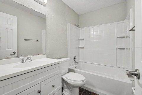 House in New Port Richey, Florida 3 bedrooms, 147.81 sq.m. № 2156610 - photo 15