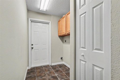 House in New Port Richey, Florida 3 bedrooms, 147.81 sq.m. № 2156610 - photo 16