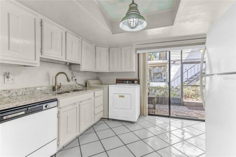 Condo in Orlando, Florida, 3 bedrooms  № 1602592 - photo 8