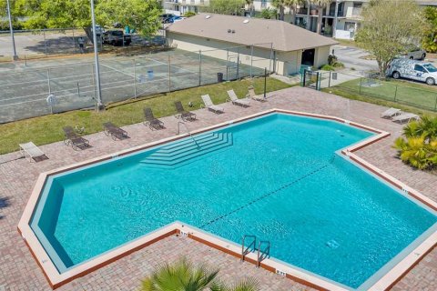 Condo in Orlando, Florida, 3 bedrooms  № 1602592 - photo 21
