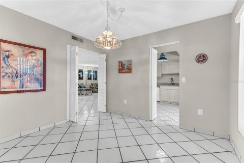 Condo in Orlando, Florida, 3 bedrooms  № 1602592 - photo 10