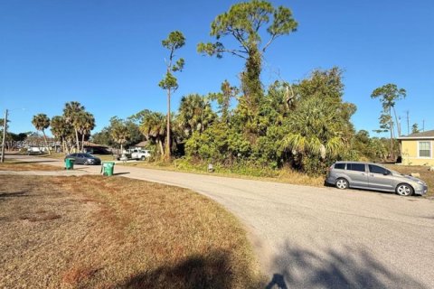 Terreno en venta en Port Charlotte, Florida № 2158381 - foto 6