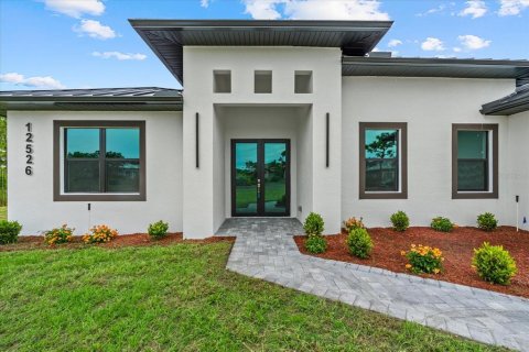 House in Bokeelia, Florida 4 bedrooms, 261.33 sq.m. № 2215413 - photo 3