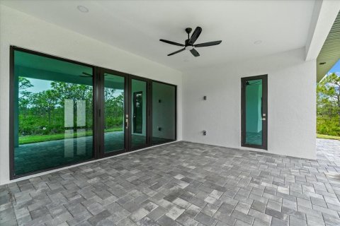 House in Bokeelia, Florida 4 bedrooms, 261.33 sq.m. № 2215413 - photo 10